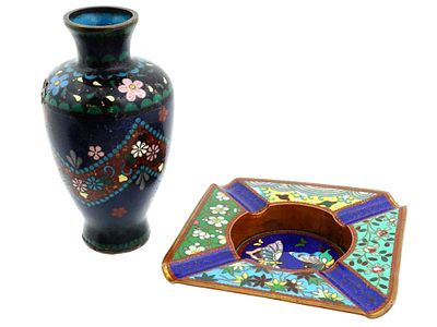 ANTIQUE JAPANESE MEIJI ERA ENAMEL VASE AND ASHTRAY. An antique Japanese Meiji era vase of 