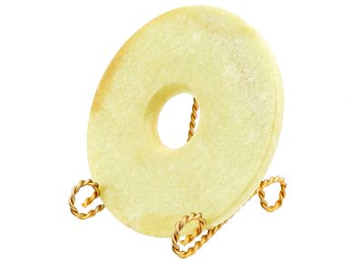 CHINESE HAND CARVED AGATE STONE BI DISC AMULET. A Chinese hand carved agate stone bi disc motif 