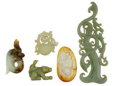 GROUP OF 5 CHINESE CARVED JADE DECORATIVE ITEMS. A group of 5 Chinese intricately carved jade 