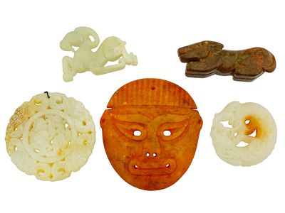 GROUP OF CHINESE CARVED JADE DECORATIVE ITEMS. A group of Chinese carved jade decorative items. 