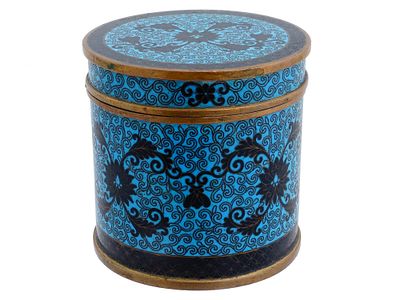 CHINESE COVERED FLORAL DESIGN CLOISONNE ENAMEL BOX. A Chinese covered enamel box. The exterior 