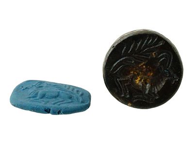 ANCIENT STEATITE STONE STAMP SEAL ENGRAVED W ANIMAL. An ancient hand carved steatite stone stamp 
