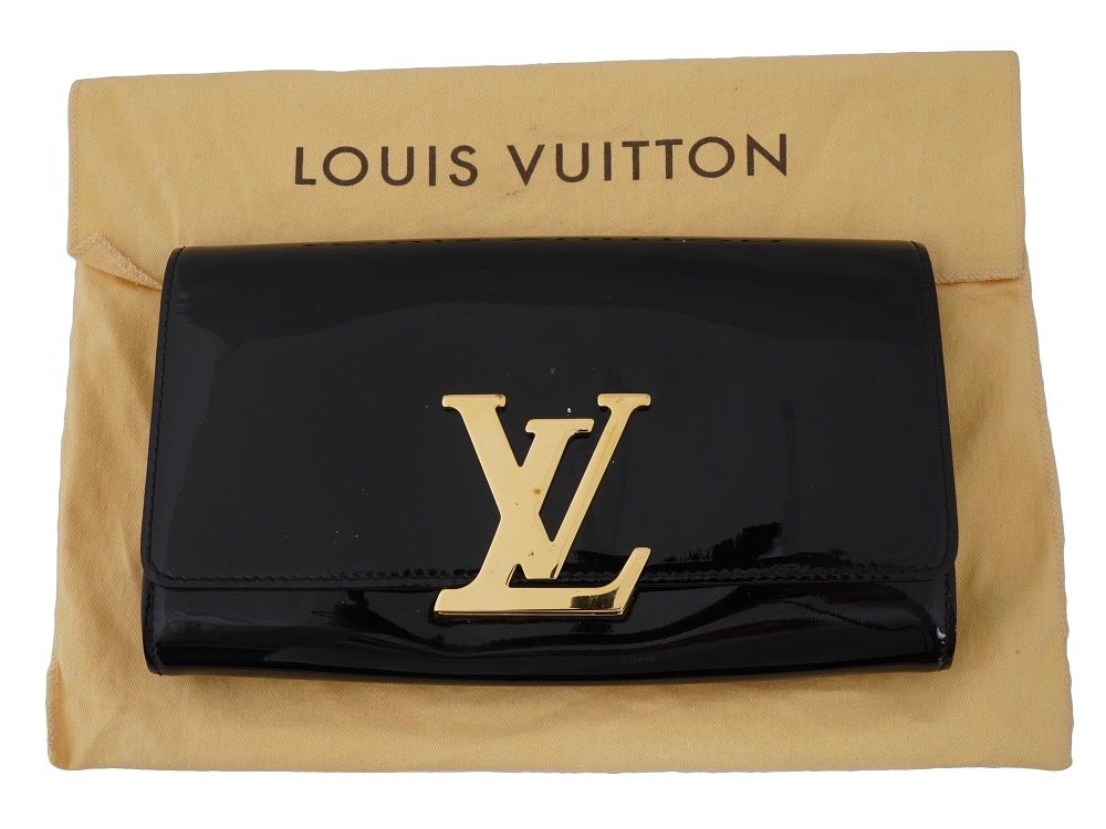 LOUIS VUITTON LOUISE EW VERNIS BLACK LEATHER CLUTCH. A Louis Vuitton Louise Monogram Vernis 