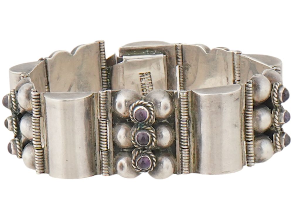 VINTAGE STERLING SILVER AMETHYST BRACELET. A vintage sterling silver bracelet comprised of a 
