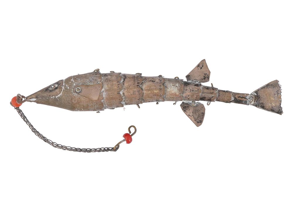 VINTAGE SILVER PENDANT W ARTICULATED FISH FIGURE. A vintage silver pendant with articulated fish 