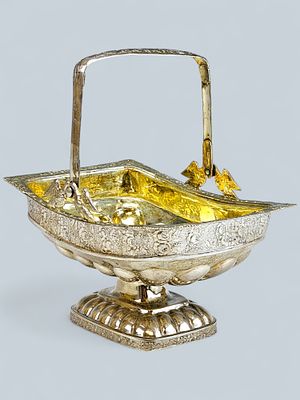 ANTIQUE EARLY 19TH C RUSSIAN SILVER SERVICE BASKET. An antique early 19th century Imperial