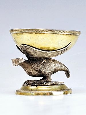 ANTIQUE EARLY 19TH C RUSSIAN GILT SILVER SALT CELLAR. An antique early 19th-century Russian gilt