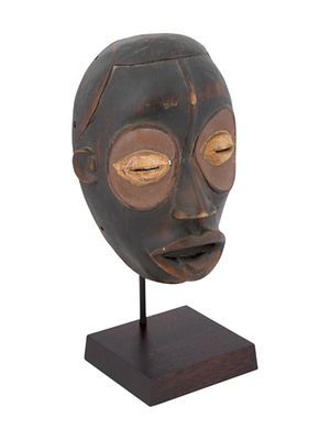 CENTRAL AFRICAN BAULE PEOPLE CARVED WOODEN MASK. A Central African Ivory Coast hand carved