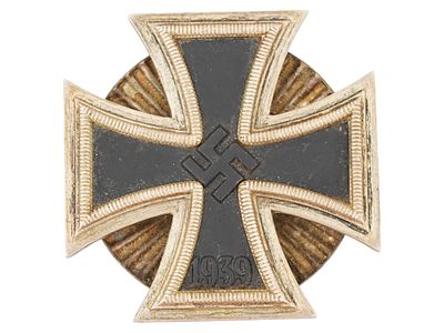 WWII NAZI GERMAN ORDER OF IRON CROSS 1ST CLASS 1939. A WWII type Nazi German Badge of the Order 