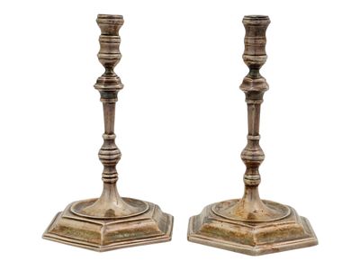 PAIR OF MINIATURE ENGLISH SHEFFIELD SILVER CANDLESTICKS. A pair of miniature English Sheffield