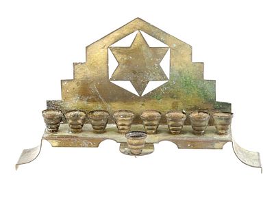 ANTIQUE GERMAN JUDAICA BRONZE HANUKKAH LAMP. An antique German Judaica bronze Hanukkah lamp.