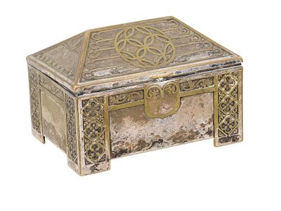 ANTIQUE GERMAN JEWISH CONTAINER FOR SUKKOT. An antique German Jewish container for Sukkot. The