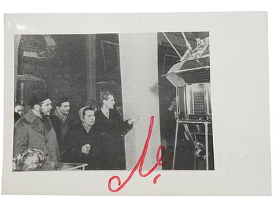 VINTAGE RUSSIAN SOVIET PHOTO CHE GUEVARA AUTOGRAPHED. A vintage Russian Soviet-era photographic 