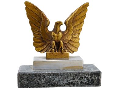 VINTAGE GILT BRASS SCULPTURE OF AMERICAN EAGLE. A vintage gilt brass sculpture representing a 