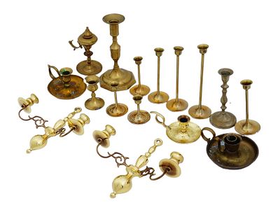 LOT OF VINTAGE BRASS CANDLESTICKS. A lot of vintage brass candlesticks. A total of 16 items 