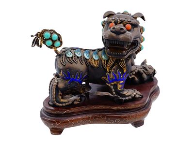 CHINESE ENAMEL FILIGREE SILVER FOO DOG FIGURINE. A Chinese enamel Silver figurine. The figurine 