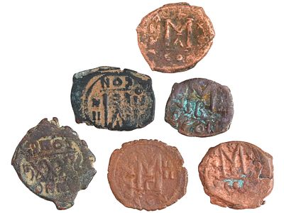 ANCIENT BYZANTINE EASTERN ROMAN EMPIRE NUMMI COINS. A group of ancient Byzantine coins dating 