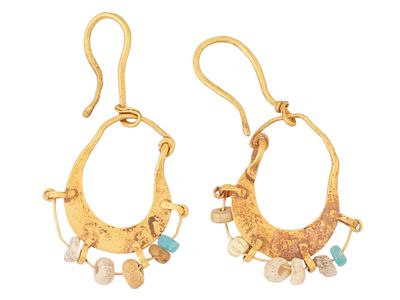 PAIR OF ANCIENT HELLENISTIC GOLD GLASS BEAD EARRINGS. A pair of ancient Hellenistic gold and 