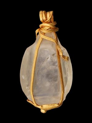 ANCIENT HELLENISTIC GOLD AND ROCK CRYSTAL PENDANT. An Ancient Mediterranean rock crystal pendant 