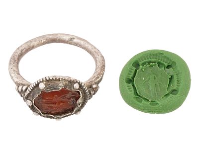 ANCIENT ROMAN EMPIRE SILVER AND GARNET SIGNET RING. An ancient Roman silver signet ring. 