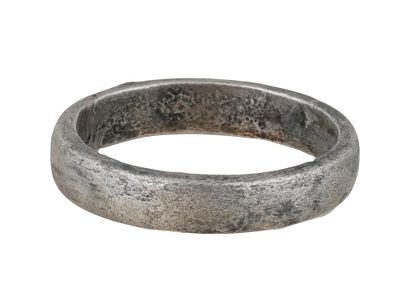 ANCIENT ROMAN SILVER MARRIAGE RING 100 TO 300 AD. An ancient Roman silver marriage ring features 