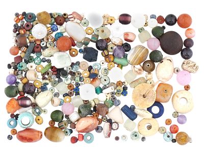 ANCIENT AMETHYST CORNELIAN AGATE GARNET GLASS BEADS. A large collection of various ancient beads 