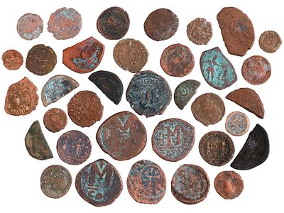 ANCIENT BYZANTINE EASTERN ROMAN EMPIRE NUMMI COINS. A group of ancient Byzantine coins dating 
