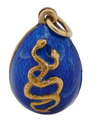 RUSSIAN SILVER GILT GUILLOCHE ENAMEL EGG PENDANT. A fine Russian silver gilt egg pendant, the 