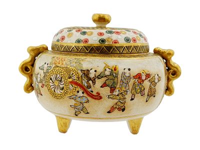 ANTIQUE JAPANESE MEIJI PERIOD SATSUMA KORO BOWL. An antique Japanese Meiji period Satsuma koro 