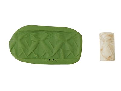 ANCIENT AGATE INTAGLIO BEAD ENGRAVED W IMAGE 1000 BC. An ancient carved agate stone intaglio 