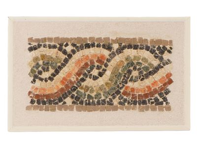 ANCIENT ROMAN FRAME MOSAIC FRAGMENT 100 TO 300 AD. An ancient Roman mosaic fragment, showcasing 