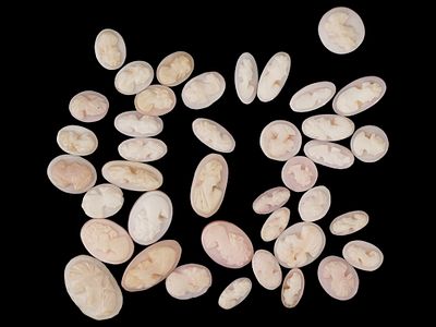 COLLECTION OF ANTIQUE PORTRAIT CARVED SHELL CAMEOS. A collection of forty antique hand carved 