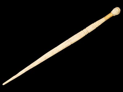 ANCIENT HOLY LAND CARVED GOLD HAIRPIN W APHRODITE HEAD. An ancient Holy Land hand carved hairpin 