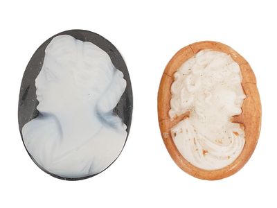 ANTIQUE VINTAGE CARVED CAMEOS FEMALE PORTRAITS. A pair of antique or vintage carved cameos 