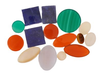 COLLECTION OF FIFTEEN ASSORTED CARVED STONE CABOCHONS. A collection of fifteen carved stone 
