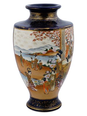 ANTIQUE JAPANESE MEIJI SATSUMA PORCELAIN VASE. An antique Japanese porcelain vase. Late Meiji 