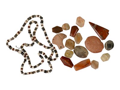 LOT OF ANCIENT NEAR EASTERN STONE BEADS AND SEALS. A collection of Ancient Near Eastern mineral 