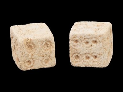 PAIR OF ANCIENT ROMAN CARVED STONE DICE 100 TO 300 AD. A pair of ancient Roman carved stone dice 