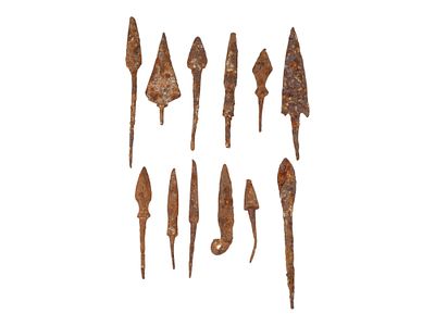 GROUP OF ANCIENT GRECO ROMAN IRON ARROWHEADS. A collection of ancient Greco-Roman iron 