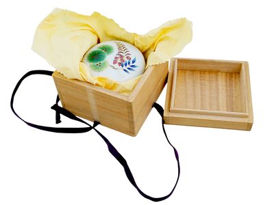 JAPANESE SHOWA ERA CLOISONNE ENAMEL BOX BY ANDO CO. A Japanese cloisonne enamel lidded spherical 