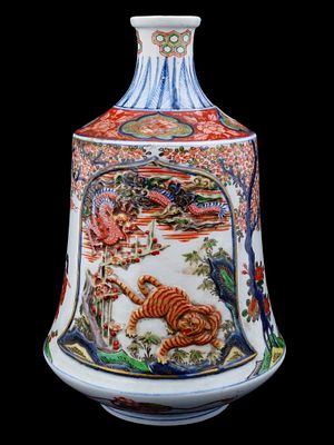 ANTIQUE CHINESE IMARI STYLE PORCELAIN VASE MARKED. An antique Chinese Imari-style porcelain 