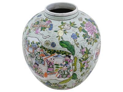 ANTIQUE CHINESE QING FAMILLE ROSE PORCELAIN JAR W LID. An antique Chinese Qing Dynasty hand 