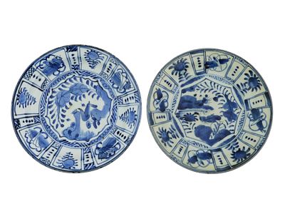 ANTIQUE CHINESE MING DYNASTY KRAAK PORCELAIN PLATES. A lot of two antique Chinese Export, Ming 
