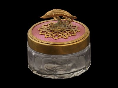РУССКИЙ СЕРВИРОВОЧНЫЙ НАБОР ДЛЯ ИКРЫ ИЗ СТЕКЛА, СЕРЕБРА И ЭМАЛИ. Русский сервировочный набор для 