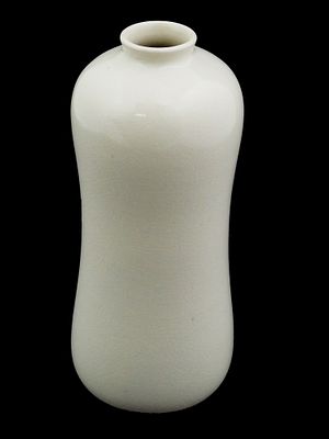 КИТАЙСКАЯ ФАРФОРОВАЯ ВАЗА КРАКЕЛЮР BLANC DE CHINE. Китайская фарфоровая ваза кракелюр Blanc de 