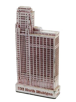 МИНИАТЮРНАЯ ФИГУРКА ЗДАНИЯ 333 NORTH MICHIGAN. Винтажная скульптура из литой латуни 