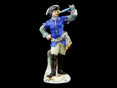 НЕМЕЦКАЯ ФАРФОРОВАЯ ФИГУРКА MEISSEN РУЧНОЙ РОСПИСИ &laquo;ТРУБАЧ&raquo;. Немецкая фарфоровая статуэтка 