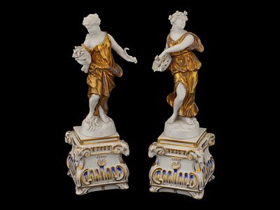 ПАРА ИТАЛЬЯНСКИХ ФАРФОРОВЫХ ФИГУРОК CAPODIMONTE. Пара фарфоровых статуэток Каподимонте 