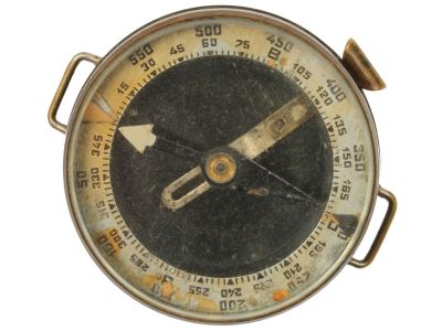 A VINTAGE SOVIET ARMY COMPASS. MID 20TH C. A small Soviet compass that should be attached to a 