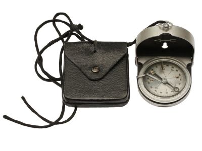 A CASED THE BEZARD COMPASS FOR NAZI GERMANY. This is a military version (64oo MILS) of the 